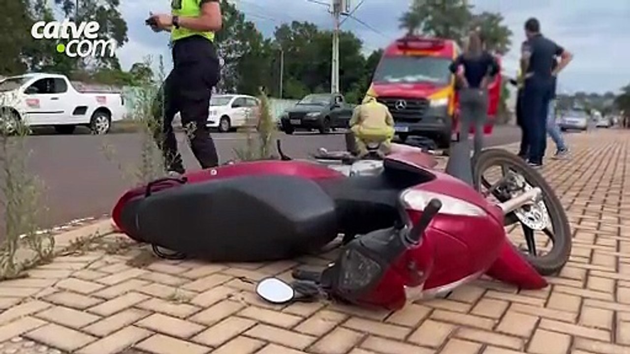 Acidente na rua Jorge Lacerda em Cascavel deixa homem ferido
