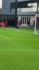 بعد أزمة تصريحاته.. محمد صلاح يشارك في تدريبات ليفربول (فيديو)