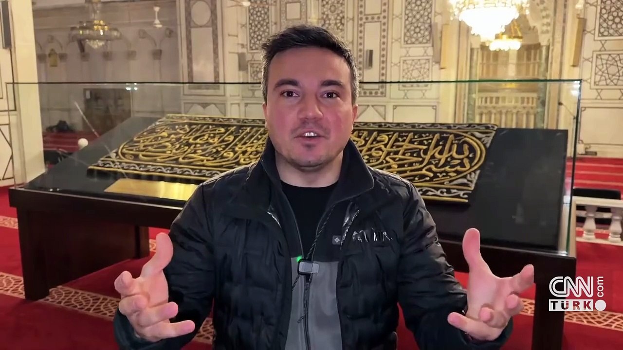 Bu görüntüler ilk defa CNN TÜRK'te: İşte Suriye'deki Emevi Camii'ne hediye edilen Kâbe örtüsü