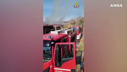 Donna trovata morta in casa in Umbria, a fuoco il tetto dell'abitazione