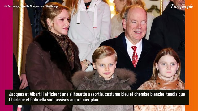 Charlene de Monaco, Albert et leurs enfants Gabriella et Jacques d'un chic absolu, un cinquième membre de la famille pose auprès d'eux
