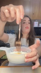 Est-ce que cet œuf va m’exploser dessus?? 🍳 Crashtest gadget à œuf au micro-ondes ✨