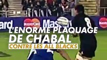 Revivez l’énorme plaquage de Sébastien Chabal sur l’emblématique troisième ligne néo-zélandais Chris Masoe 🤯  Notre consultant et figure iconique du rugby français fête aujourd’hui ses 48 ans 🎂  Joyeux anniversaire Sébastien 🥳