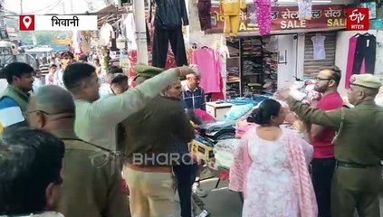 भिवानी की सड़कों पर अतिक्रमण के खिलाफ चला पीला पंजा, बड़े पैमाने पर सामान जब्त, नालियों को कराया गया खाली