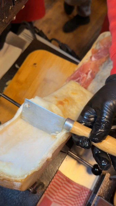 Marché de Noël de Nancy 😱✨Sandwich raclette, croziflette, camembert pané, pommes de terre à la raclette, churros et même des bretzels XXL 🥨🔥Je me suis régalé 🎉✨