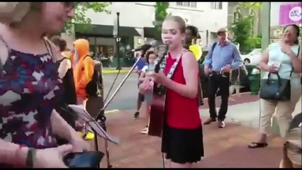 Justin Bieber Supports Fan Singing On The Streets Just Like He Did When He Was Young -- Watch