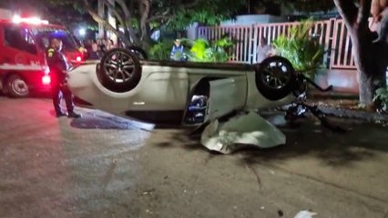 VIDEO | Vehículo chocó abruptamente contra un árbol en Valledupar: un menor murió y otros dos están heridos