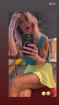 Flavia Mihasan - 02-04.12.2023 \Super Neatza de Weekend. În parc, cu plozii. Acasă,bucătărie, colț mic dejun: cosmetice Creative Market Agency. \Super Neatza. La Sala Palatului, cu puradeii: Lacul Lebedelor. \ La Colors Experience, coafură.