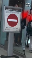 Cet étudiant reçoit un accueil précieux lors de son retour auprès de sa famille