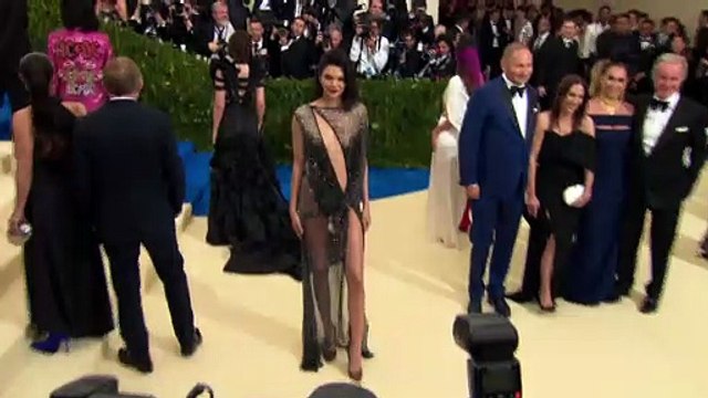 Kendall Jenner Trolls Kylie Jenner & Travis Scott Over Their Vacation Photos