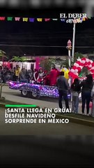 Un creativo desfile navideño en México se volvió viral, personas disfrazadas de renos son elevadas por una grúa