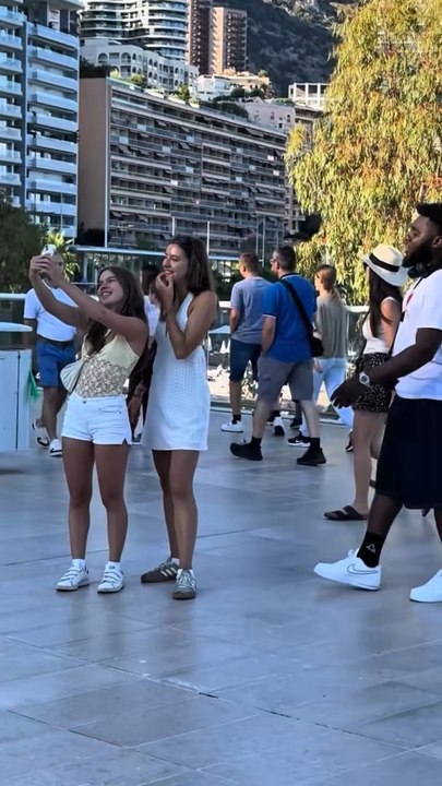 Elle est jalouse de sa pote