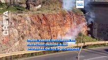 Los agricultores invaden la pista del aeropuerto griego de Creta obligando a suspender vuelos