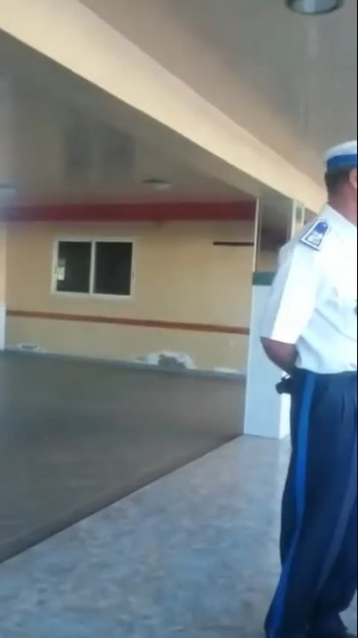 Un policier marocain 🇲🇦 récite le saint coran avec une voix qui apaise le cœur machallah