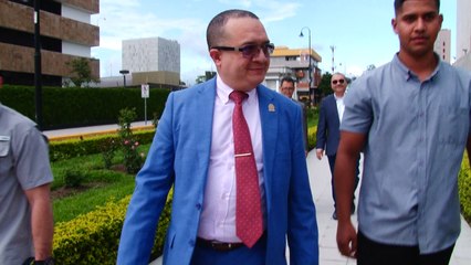 Ministro de Justicia rechaza responder preguntas tras indagatoria en Sala Tercera