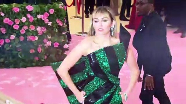 Miley Cyrus Calls Out Nsfw Sign About Ex Nick Jonas During Chile Concert