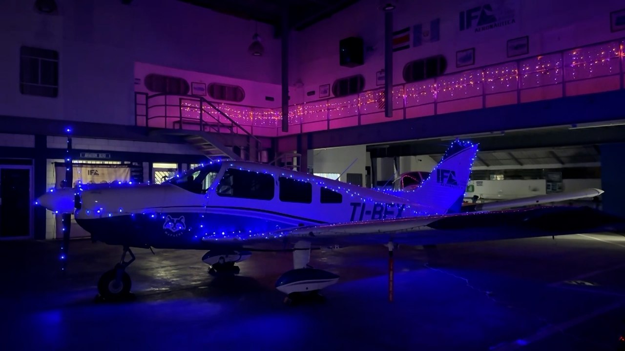 +QN-aeronave-navideña-081225