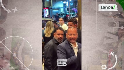 Neymar Pai comparece ao Prêmio Brasileirão 2025 ao lado de presidente do Santos