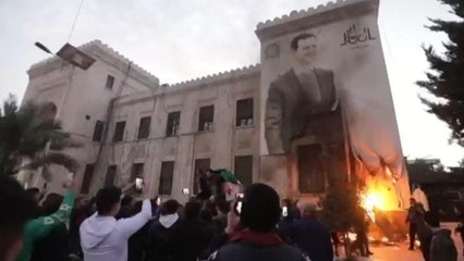 Decenas de miles de personas celebran el primer aniversario de la destitución de Assad en Siria