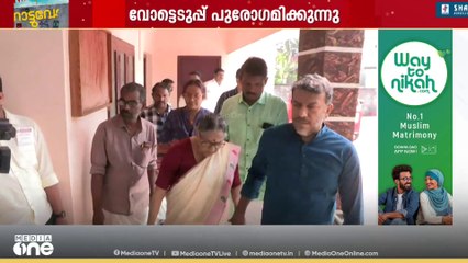 വിഎസ് അച്യുതാനന്ദന്റെ കുടുംബം വോട്ട് ചെയ്യാനെത്തിയപ്പോൾ...