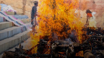 Garud Purana: मृतक की वस्तुएं रखना सही या गलत?