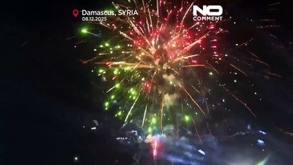 I siriani segnano il primo anniversario della cacciata di Assad con festeggiamenti nazionali