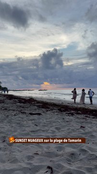 SUNSET NUAGEUX sur la plage de Tamarin