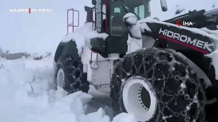 Şırnak beyaza büründü: Kar kalınlığı yarım metreyi aştı, ortaya bu manzaralar çıktı