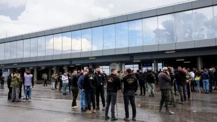 Yunan çiftçiler havalimanını kapadı