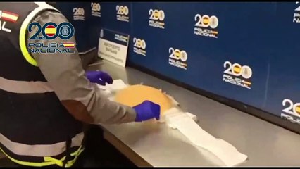 La Policía Nacional detiene a una mujer que fingió estar embarazada para ocultar la droga en el falso vientre