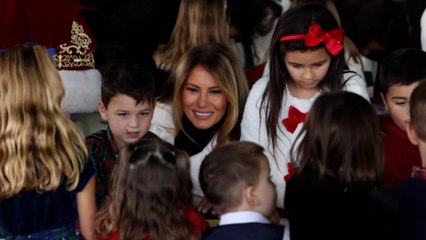 La primera dama de EE.UU. participa en campaña benéfica para regalar juguetes a niños