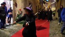 Cimego, al mercatino di Natale streghe protagoniste: sfilata e polenta storica