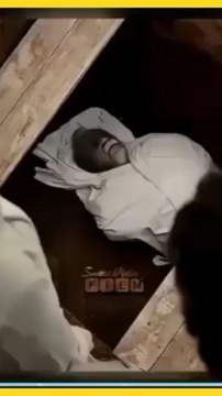 خدا کی نافرمانی کرکے دنیا پر جو چاہو کرو! ایک بار جب آپ فارا بانس کے نیچے جائیں تو آپ سمجھ جائیں گے کہ قبر کتنی بھیانک ہے!اللہ ہمیں قبر کے عذاب سے محفوظ رکھے!.. آمین ثم آمین#رِحمتہُ_اللّعَالمِین_مُحمدﷺ #islam #Qabar_ka_Azab#islam #islamicpost