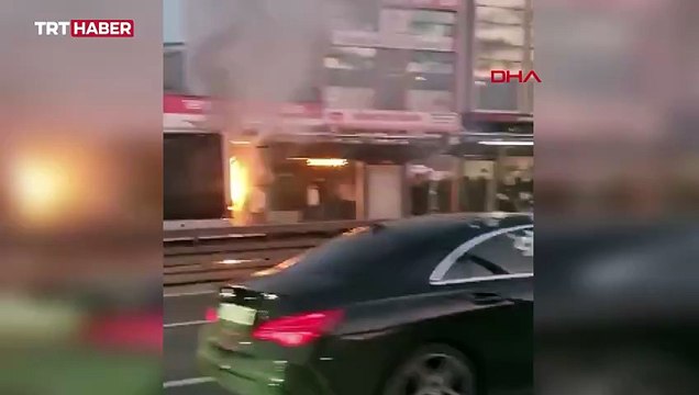 Küçükçekmece'de metrobüs yangını