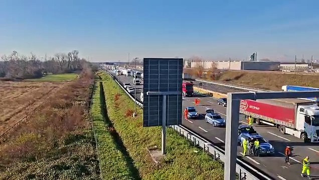 Incidente mortale alla barriera di Rho dell'A4, muore camionista di 64 anni