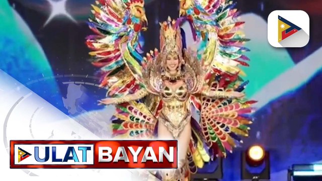 Pambato ng Pilipinas na si Chelsea Fernandez, ibinida ang kanyang Sarimanok national costume sa Miss Cosmo stage | ulat ni Ice Fernandez