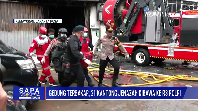 Detik-Detik Petugas Evakuasi Korban Kebakaran Gedung di Kemayoran Jakpus | SAPA MALAM