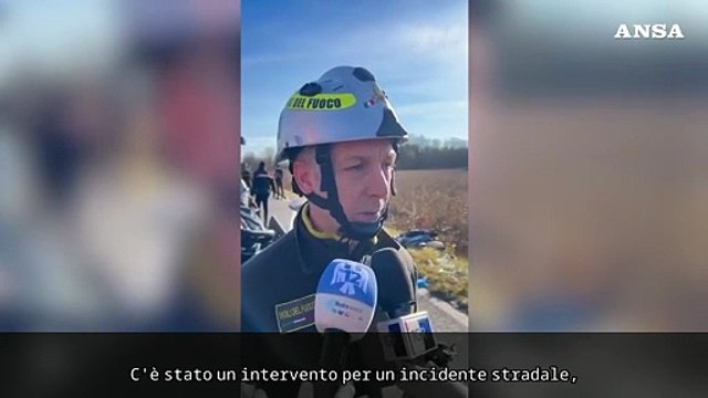 Auto contro corriera, 9 le persone ferite, 5 ragazzi portati in ospedale