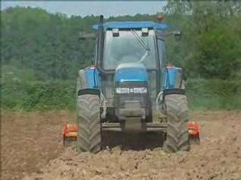 Préparation des terres à maïs dans l'Avesnois