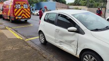 Passageira de Fox fica ferida após colisão com Gol no Bairro São Cristóvão