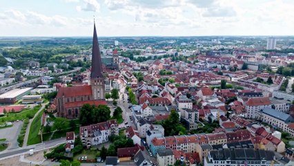 secrets in the dark s01e01