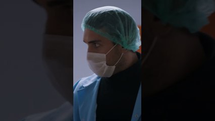 طاهر يتنكر بلباس عامل نظافة مشان يستفز فيدات  -  البحر الأسود  Sen Anlat Karadeniz - #shorts