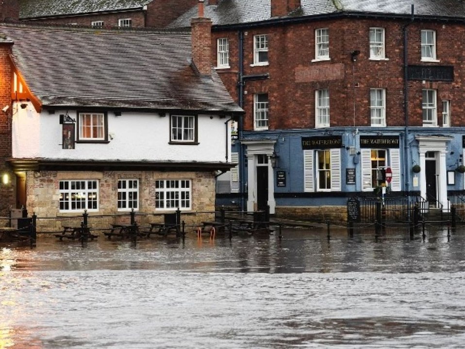 Sturm 'Bram' setzt Großbritannien unter Schock