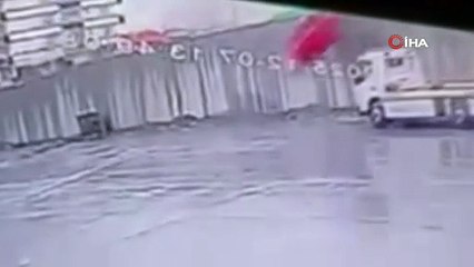 Tatvan’da otomobil köprülü kavşaktan uçtu