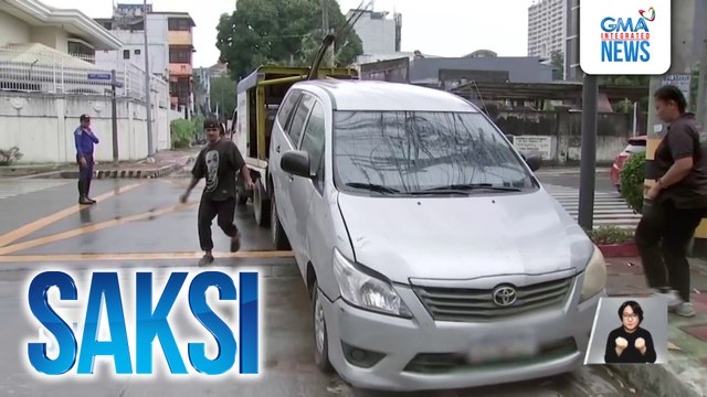 Mga sasakyang nakahambalang sa daan, hinatak sa bantay sagabal ops; isa sa mga hinatak, may plakang pang-gov't vehicle | Saksi