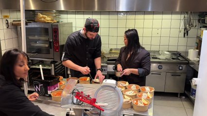 REPORTAGE : Bafétimbi Gomis et un restaurant stéphanois offrent encore 500 repas aux démunis