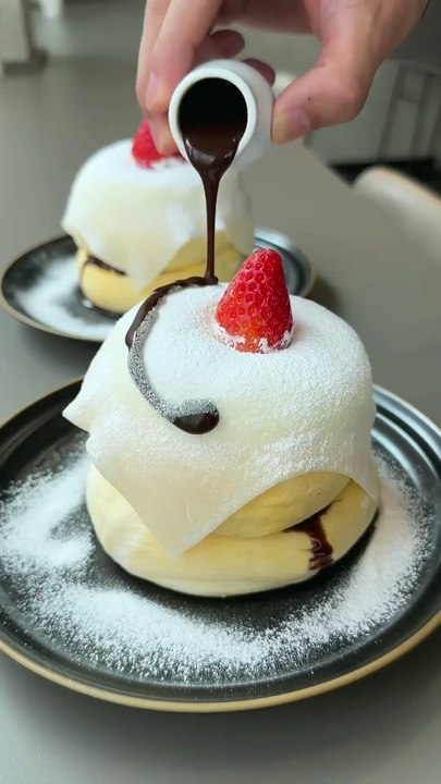 Japan's Fluffy Strawberry Pancake🍓