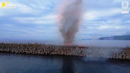 Fuochi d'artificio illegali dalla Cina: la "spettacolare distruzione" nel porto di Gioia Tauro (09.12.25)