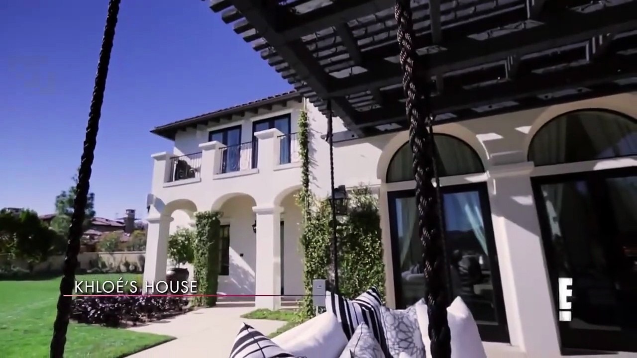 Khloé Kardashian Finds Out She's Pregnant!