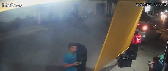 Dupla armada realiza ‘arrastão’ em depósito na orla de Salvador e causa pânico entre funcionários; assista